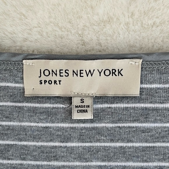 Jones New York Sport Gray Striped Short Sleeves Size Small - Picture 4 of 13